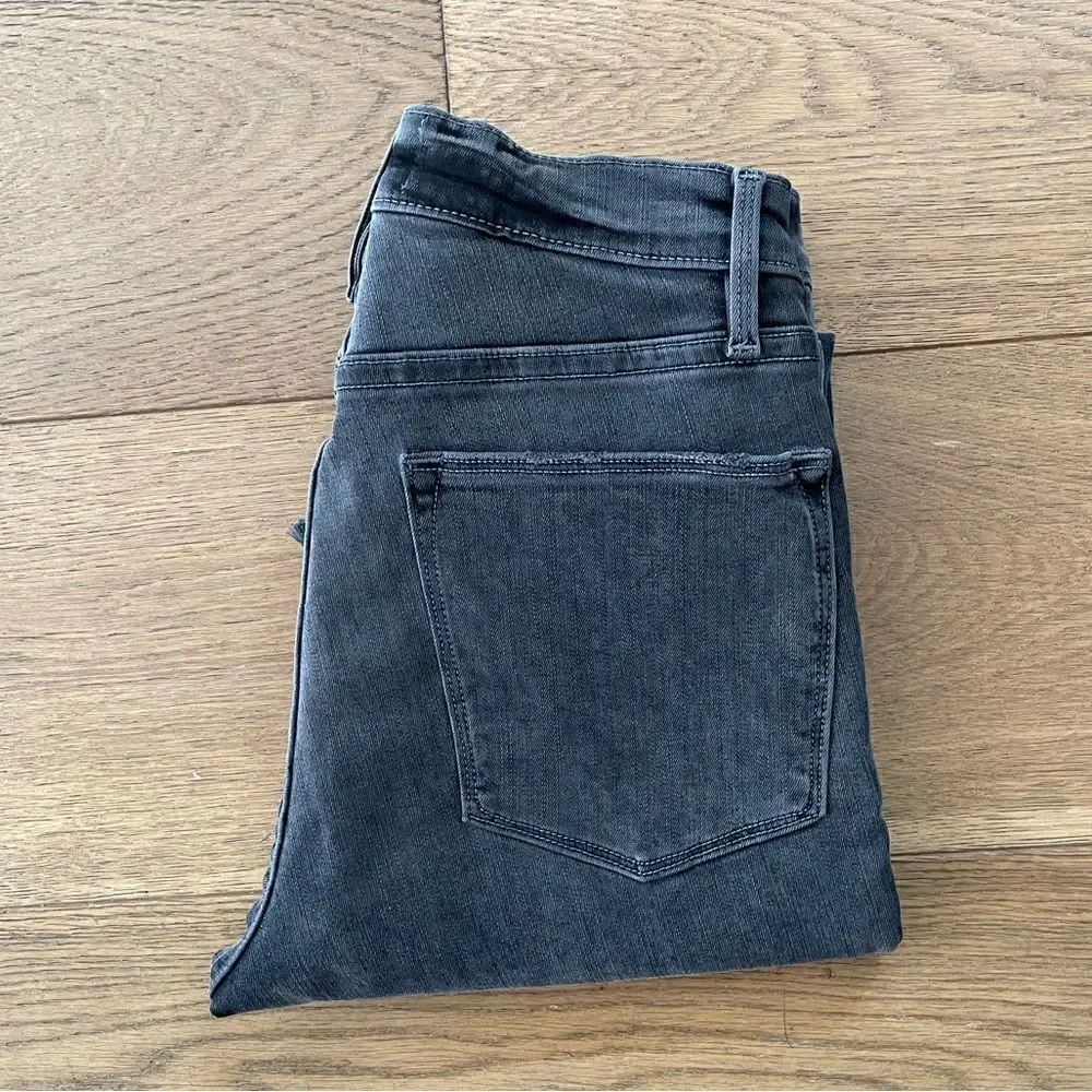 Frame Le High Skinny in Grey Whisker